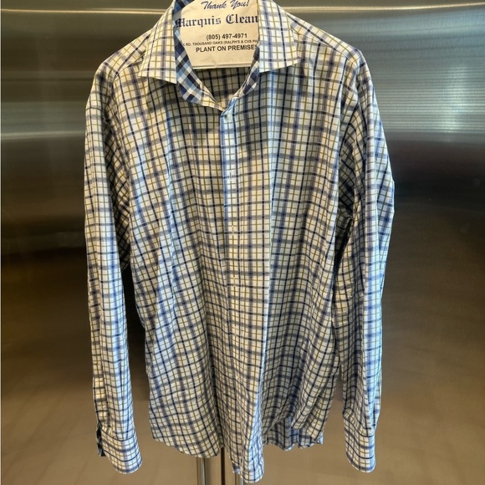 FABULOUS men’s button down!Check out the coordinating inner cuff & collar design
